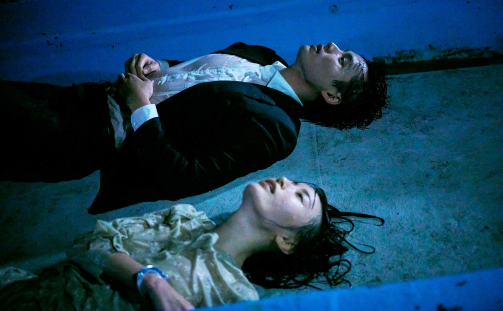 『湖の女たち』が5/17(金)より、ついに禁断のベールを脱ぐ…